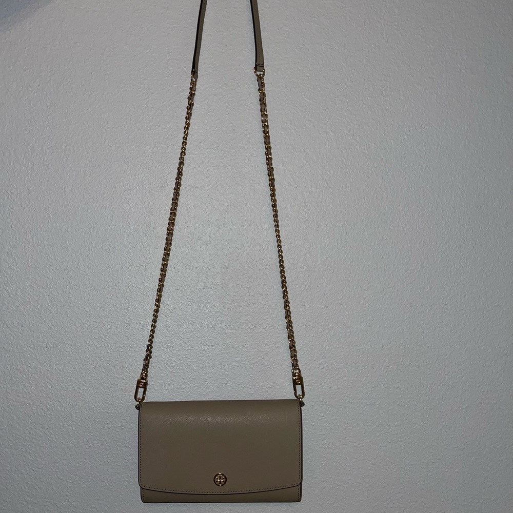 Tory Burch Robinson Chain wallet  Great condition
